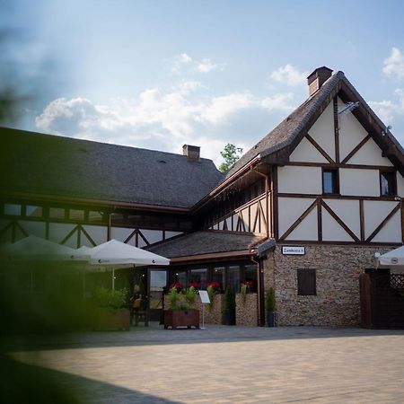 Hotel & Spa **** Kasztel 乌涅尤夫 外观 照片
