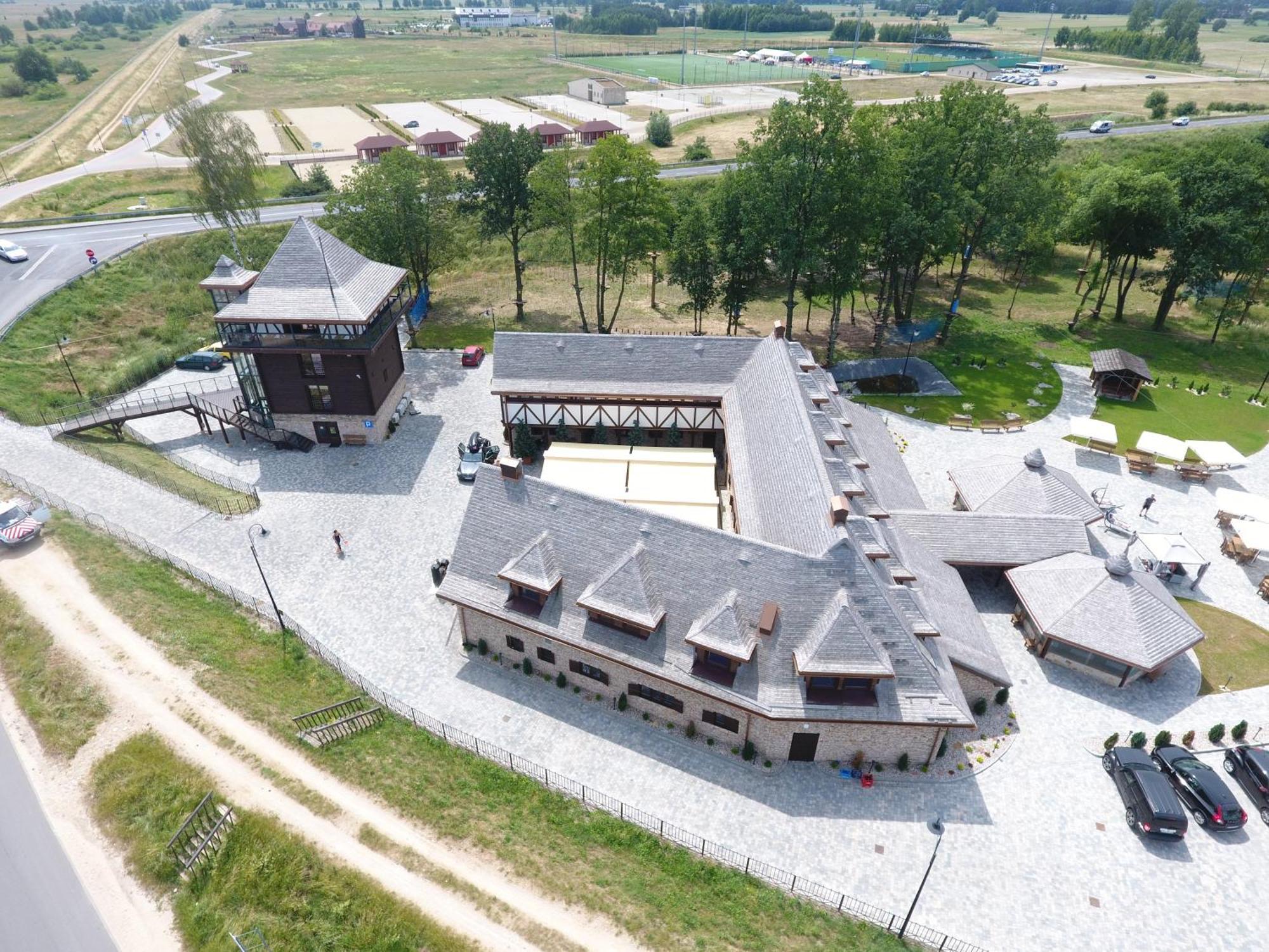 Hotel & Spa **** Kasztel 乌涅尤夫 外观 照片