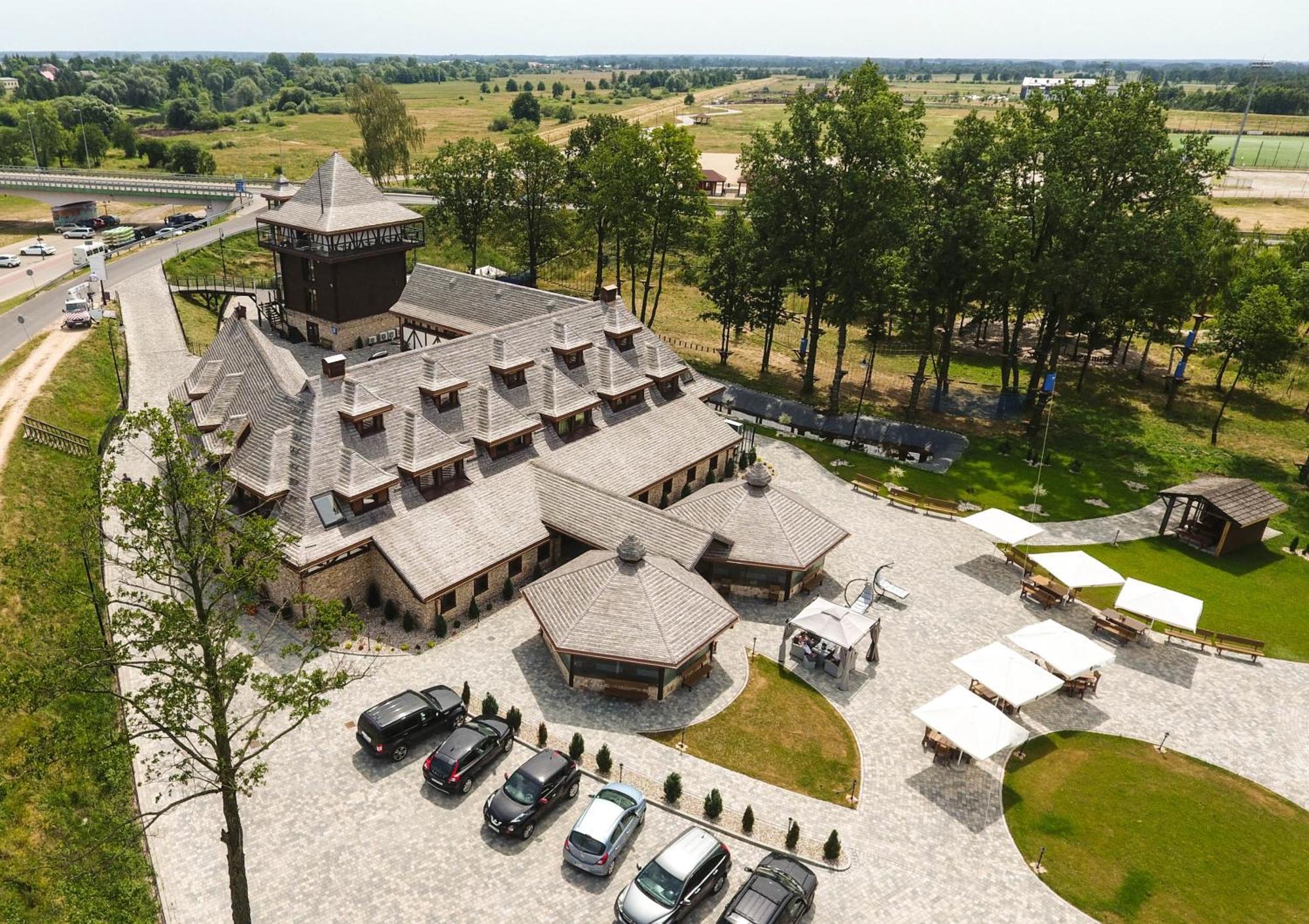 Hotel & Spa **** Kasztel 乌涅尤夫 外观 照片
