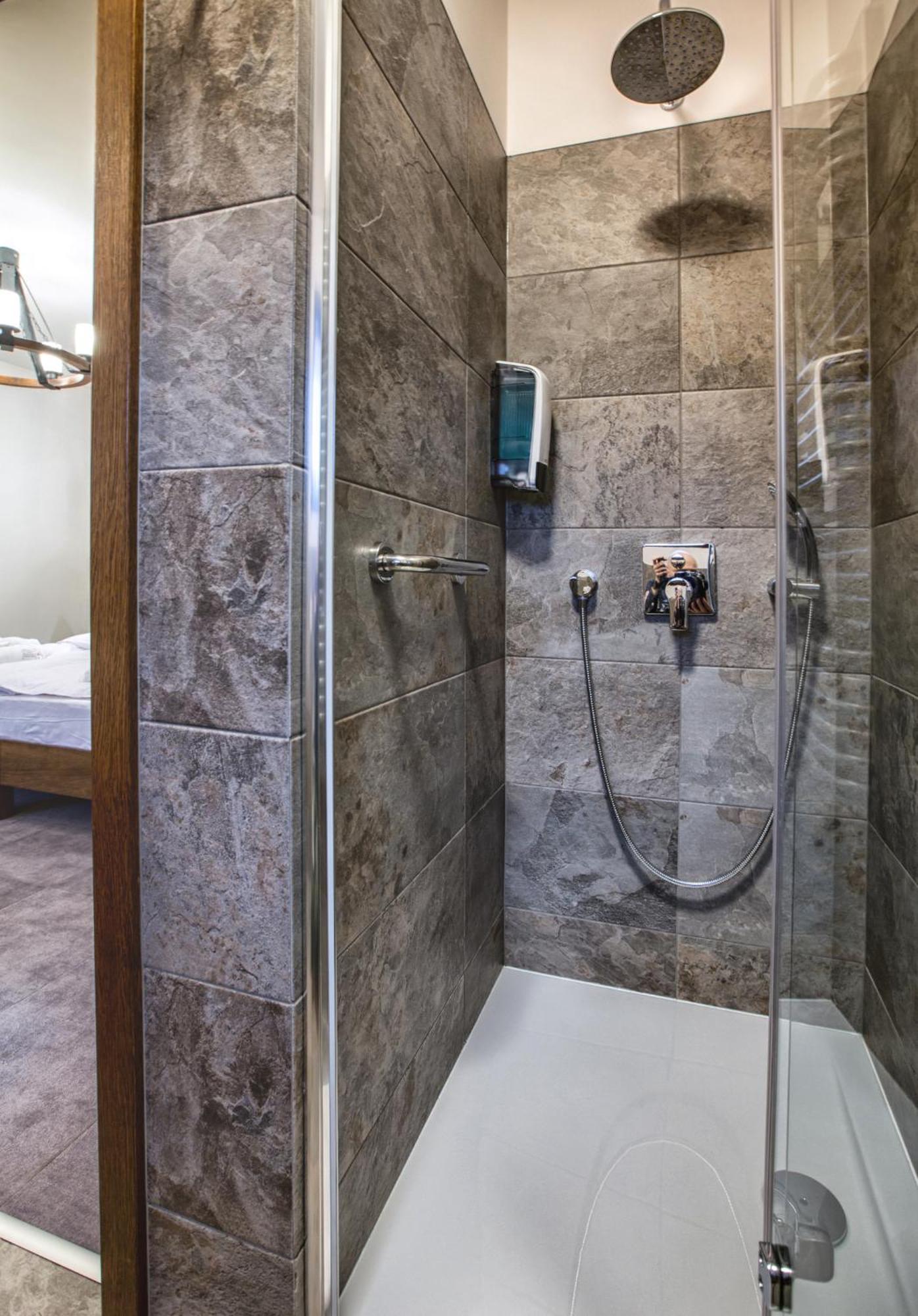 Hotel & Spa **** Kasztel 乌涅尤夫 外观 照片