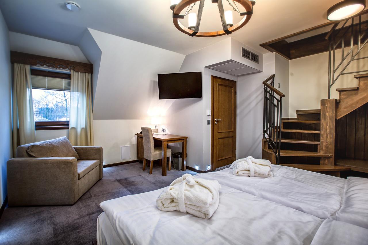 Hotel & Spa **** Kasztel 乌涅尤夫 外观 照片