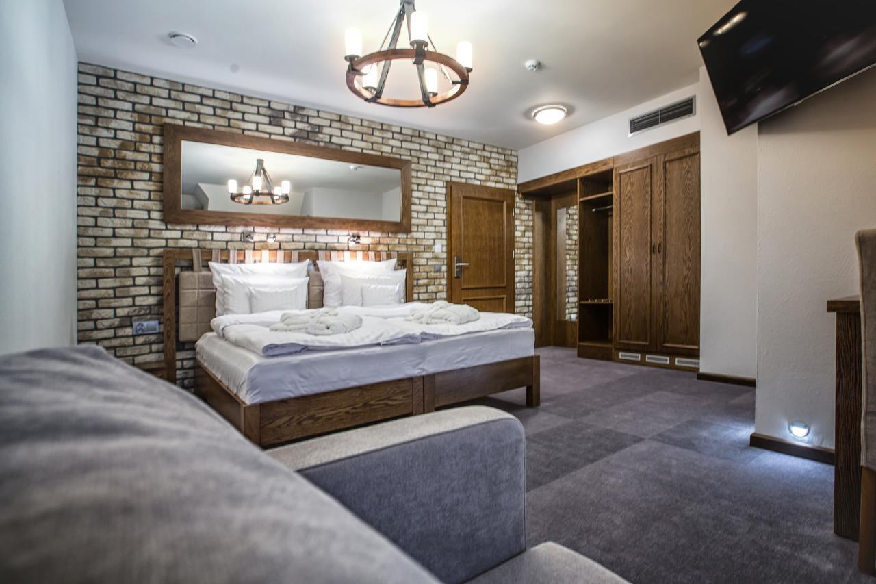 Hotel & Spa **** Kasztel 乌涅尤夫 外观 照片