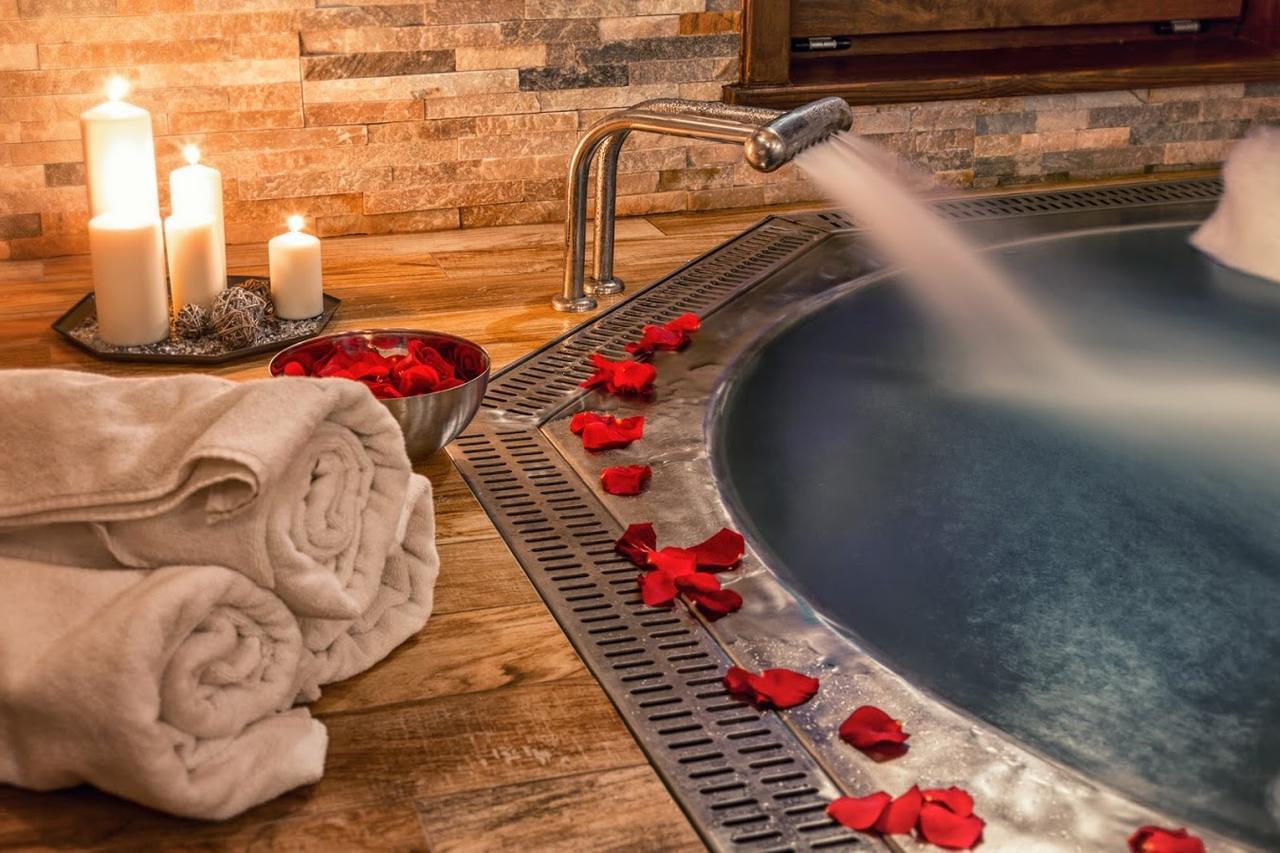 Hotel & Spa **** Kasztel 乌涅尤夫 外观 照片