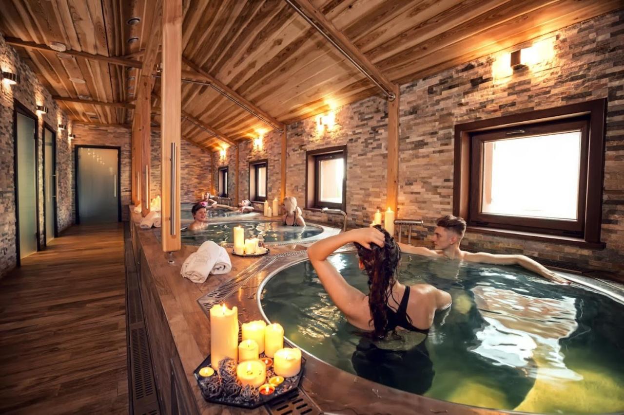 Hotel & Spa **** Kasztel 乌涅尤夫 外观 照片