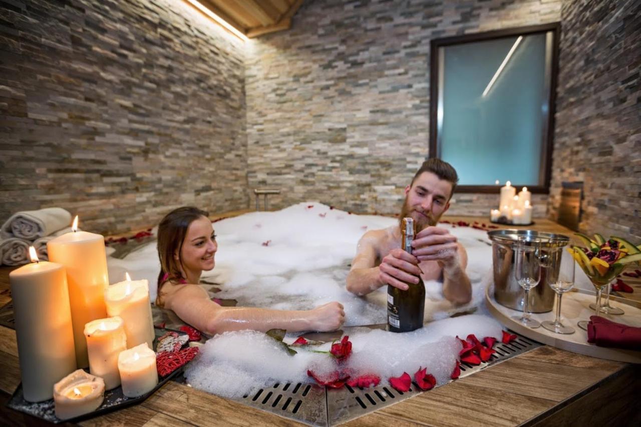 Hotel & Spa **** Kasztel 乌涅尤夫 外观 照片