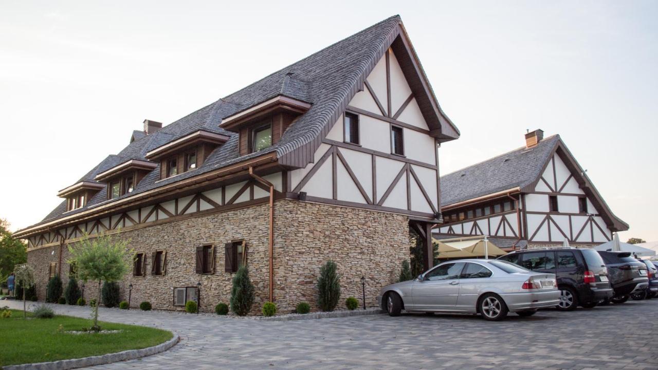 Hotel & Spa **** Kasztel 乌涅尤夫 外观 照片
