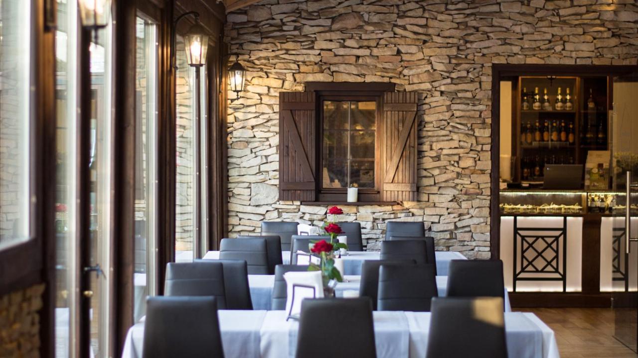 Hotel & Spa **** Kasztel 乌涅尤夫 外观 照片